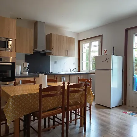 Maison Rurale Pour 6 Pers. Avec Piscine Partagee Et Animaux Accueillis A Capy - Fr-1-616-396 *